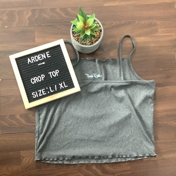 ⭐️3 for 12$⭐️ Ribbed Crop Top - Picture 4 of 5